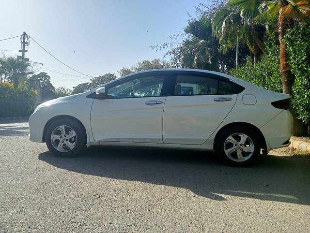 https://images10.gaadi.com/usedcar_image/4565130/original/bc086b6da3830f70c63fd6bc5bd02ab7.jpg?imwidth=6402