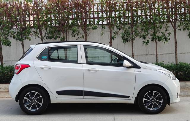 https://images10.gaadi.com/usedcar_image/4565139/original/processed_f6dafba7a92f3da7cd675185c5c2c176.jpg?imwidth=6401