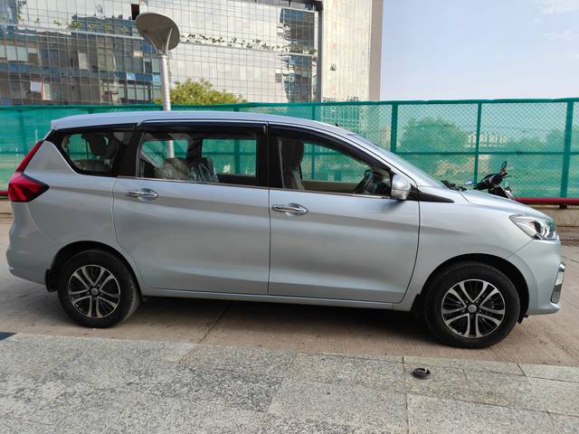 https://images10.gaadi.com/usedcar_image/4565149/original/f61bbb4406cd2379f2e408d57833ad3e.jpg?imwidth=6401