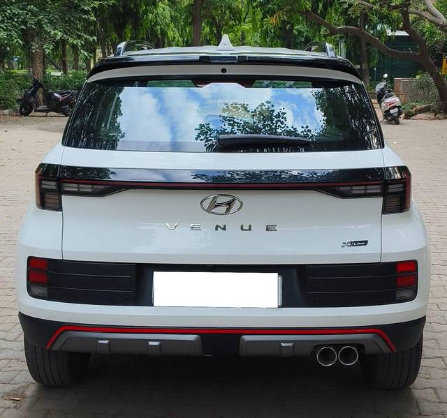 https://images10.gaadi.com/usedcar_image/4565189/original/processed_061893ca0c98011fe62ad74d293cbefc.jpg?imwidth=6402