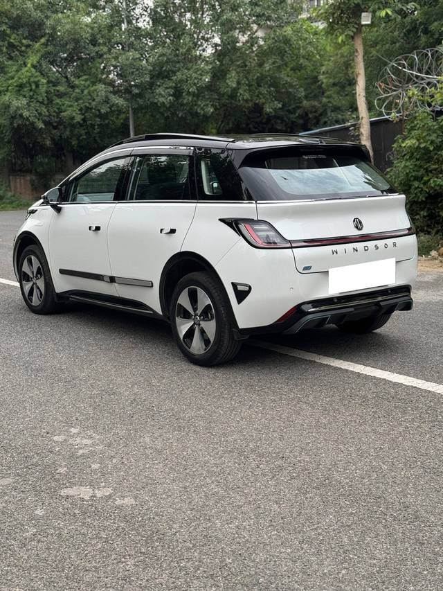 https://images10.gaadi.com/usedcar_image/4565213/original/processed_36b62d272df47d94eef9ae08aec9cce3.jpg?imwidth=6402