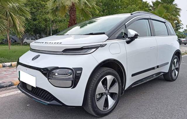 https://images10.gaadi.com/usedcar_image/4565213/original/processed_8e9b2e354a283e393e839a81085cdf0d.jpg?imwidth=6400