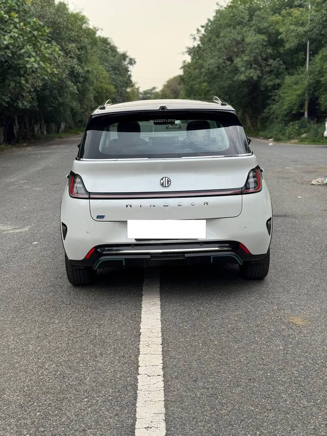 https://images10.gaadi.com/usedcar_image/4565213/original/processed_beb1709f861f3821afe1b1295267ddfc.jpg?imwidth=6401