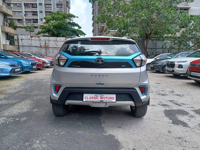 https://images10.gaadi.com/usedcar_image/4565227/original/processed_8f9da8bae466377227606087ddf9ea1e.jpeg?imwidth=6402