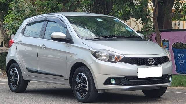 https://images10.gaadi.com/usedcar_image/4565239/original/processed_e898ccbb-f7af-4b1f-a7ad-319bef671d0b.jpg?imwidth=6400