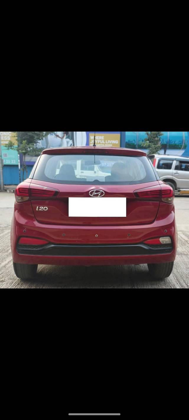 https://images10.gaadi.com/usedcar_image/4565240/original/processed_ccbfd3c5ac2a21f95dcdafa698cb2f7d.jpg?imwidth=6400