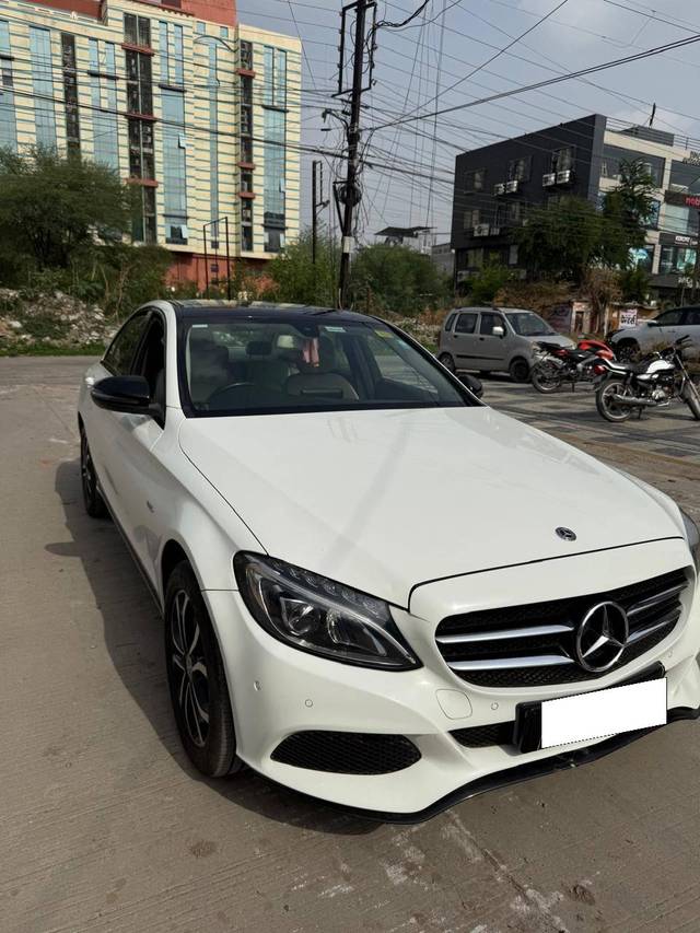 https://images10.gaadi.com/usedcar_image/4565263/original/processed_100a42d6984c8730f34f583a0078c1cd.jpg?imwidth=6400