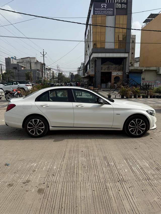 https://images10.gaadi.com/usedcar_image/4565263/original/processed_c6e9ef90c5c610411b878a40cc676d28.jpg?imwidth=6401