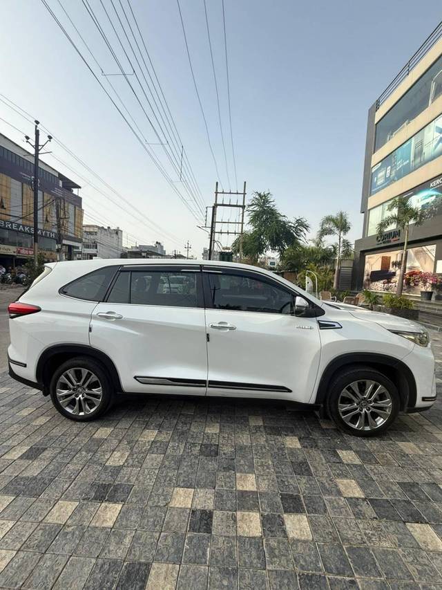 https://images10.gaadi.com/usedcar_image/4565268/original/processed_38646dc4a0a4568c0ead993c5f570b13.jpg?imwidth=6401