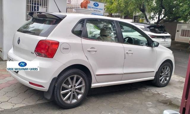 https://images10.gaadi.com/usedcar_image/4565310/original/processed_239af44a77a411e8c50f0ca1e9bb774a.jpeg?imwidth=6402