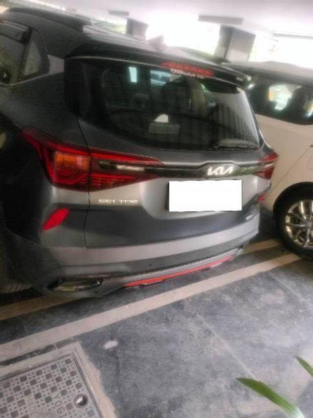 https://images10.gaadi.com/usedcar_image/4565324/original/processed_5ef46ce4-2475-4566-831d-69066bb7710c.jpg?imwidth=6402
