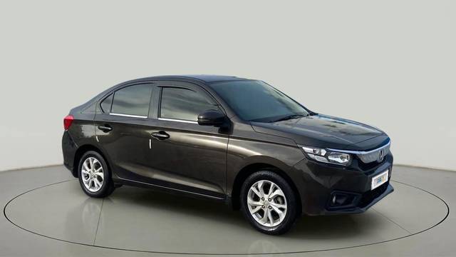 https://images10.gaadi.com/usedcar_image/4565327/original/7ae0b3fe0bbb6e0057bc8769b37d277f.jpg?imwidth=6400