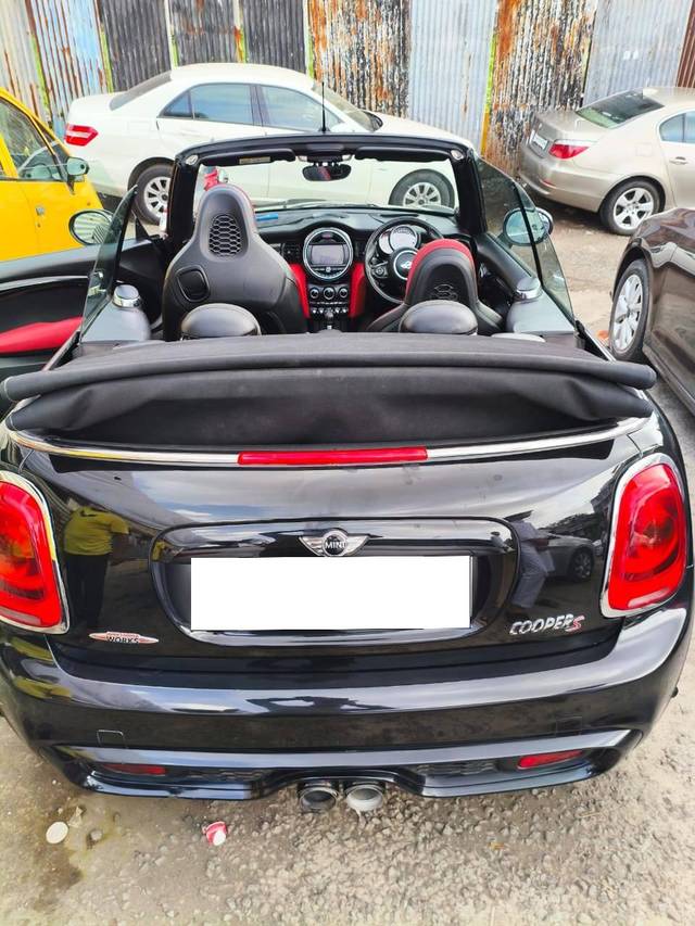 https://images10.gaadi.com/usedcar_image/4565341/original/processed_d103e4b024e8a2917fe552cc45082faf.jpg?imwidth=6402
