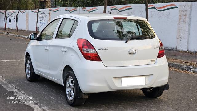 https://images10.gaadi.com/usedcar_image/4565343/original/processed_17bc80d015018cf2cf847c6409cd19b1.jpg?imwidth=6402