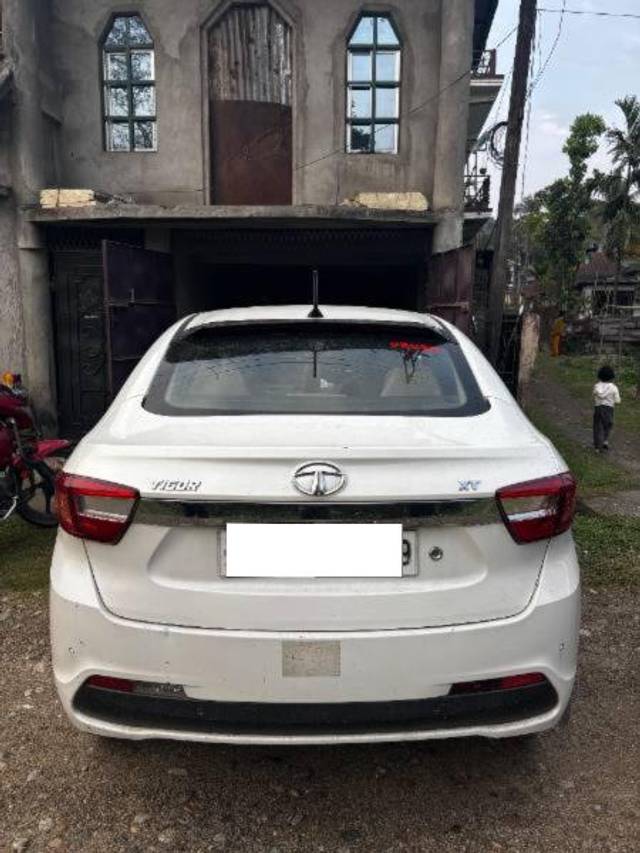 https://images10.gaadi.com/usedcar_image/4565360/original/processed_f9f6573a-1a32-4f7f-a87f-dad09173aab3.jpg?imwidth=6402