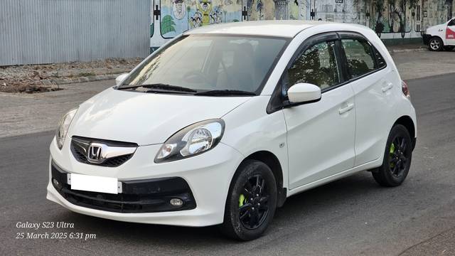 https://images10.gaadi.com/usedcar_image/4565401/original/processed_c6c9ac4722d6e7608e95b7058d6f14b9.jpg?imwidth=6401
