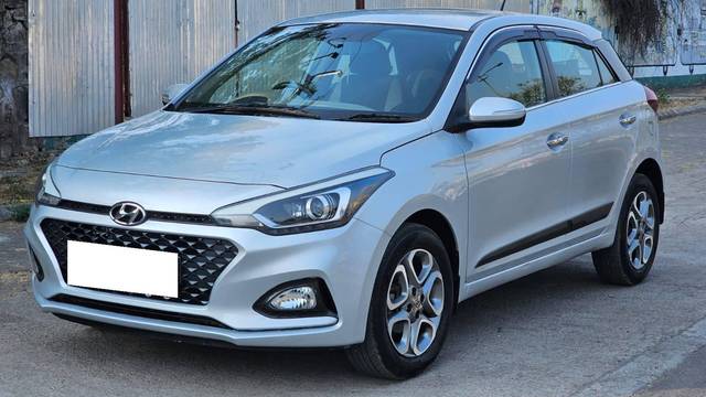 https://images10.gaadi.com/usedcar_image/4565403/original/processed_b15becefdde32c88d61cced7600a312e.jpg?imwidth=6401