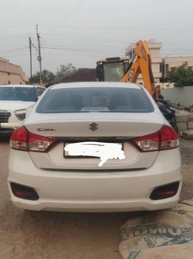 https://images10.gaadi.com/usedcar_image/4565419/original/processed_3ae48904-16fc-4f62-b370-fb106509ae27.jpg?imwidth=6402