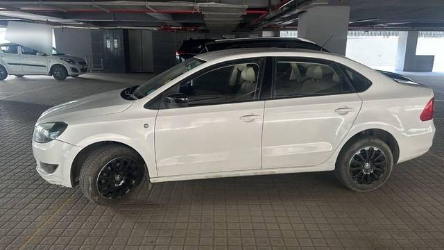 https://images10.gaadi.com/usedcar_image/4565420/original/processed_401e8013-d969-4106-a3cf-edb558387cfc.jpeg?imwidth=6401