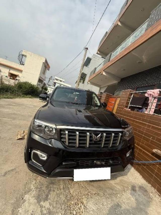 https://images10.gaadi.com/usedcar_image/4565427/original/processed_363bd5df-f6f8-41cc-8f46-f234c22229be.jpeg?imwidth=6400