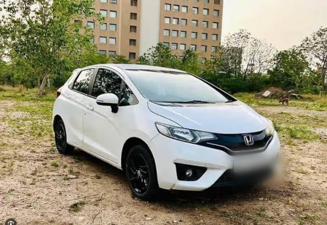 https://images10.gaadi.com/usedcar_image/4565470/original/d08f5c9b-7ca1-447f-b43d-f5a635772735.?imwidth=6400