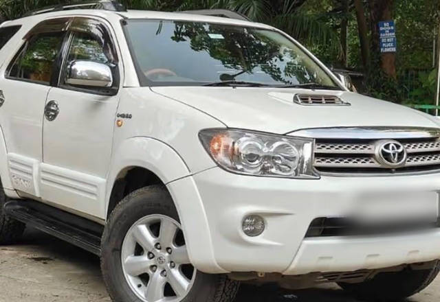 https://images10.gaadi.com/usedcar_image/4565472/original/5b326d79-4e22-4b9d-88a9-a7ce6e8612f4.?imwidth=6402