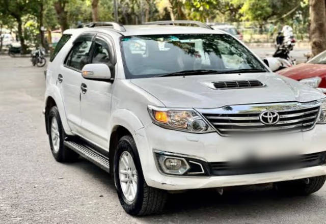 https://images10.gaadi.com/usedcar_image/4565472/original/6d3e6fd7-6bc0-4bfe-8f79-00e26a904cd0.?imwidth=6400