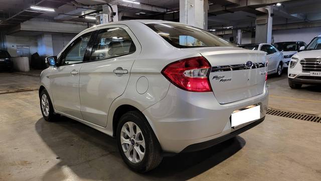 https://images10.gaadi.com/usedcar_image/4565477/original/processed_9cc5ac13f84811f40b2d5c7d5fbdb401.jpg?imwidth=6402