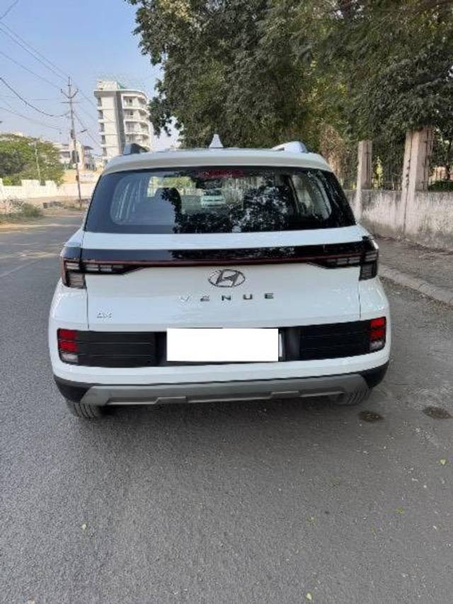 https://images10.gaadi.com/usedcar_image/4565484/original/processed_71b76f4e-166d-41a2-b3fb-bad076268013.jpeg?imwidth=6402