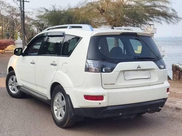 https://images10.gaadi.com/usedcar_image/4565495/original/processed_8297bd2d-cfe0-4b91-9add-84daca8ca642.jpg?imwidth=6402