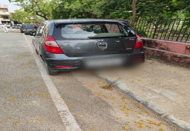 https://images10.gaadi.com/usedcar_image/4565509/original/a76e44bf-4f06-4c7b-9ce9-5e6918984b95.?imwidth=6402