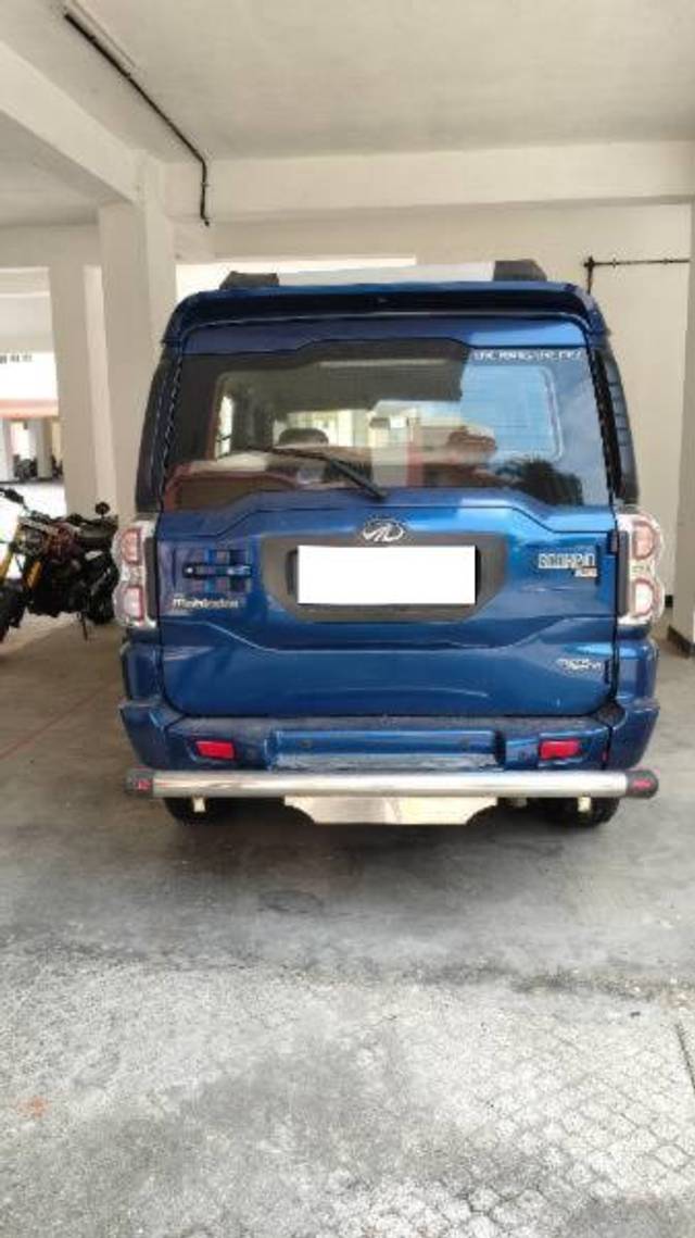 https://images10.gaadi.com/usedcar_image/4565531/original/processed_da1aaccd-33de-4fe6-b0ea-79afa3821b05.jpg?imwidth=6401