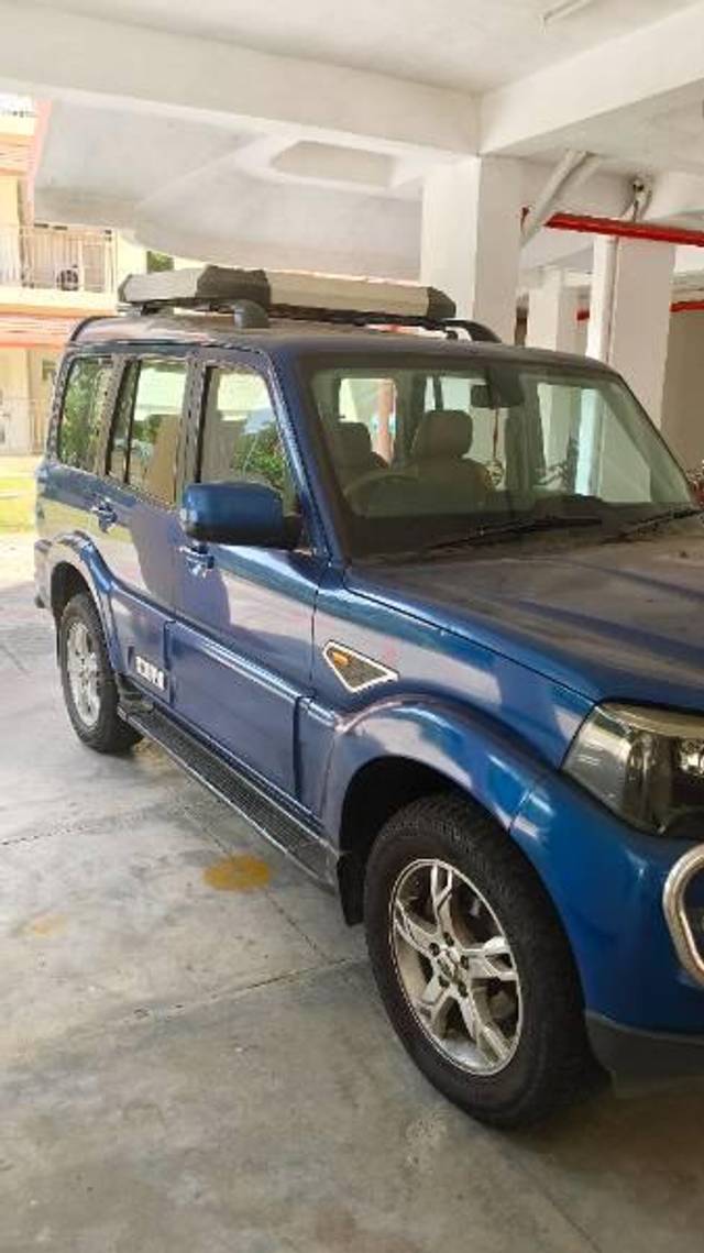 https://images10.gaadi.com/usedcar_image/4565531/original/processed_ea5c794a-f7ee-4fff-98a9-1820a622c8e0.jpg?imwidth=6400
