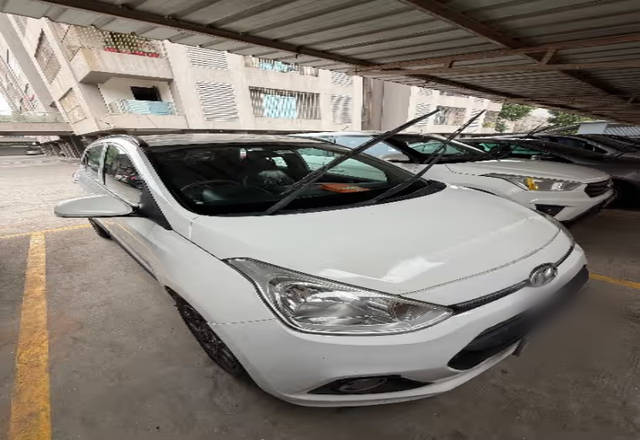 https://images10.gaadi.com/usedcar_image/4565549/original/f5b2f8f5-ab4a-4ce2-9030-08a98013aadb.?imwidth=6402