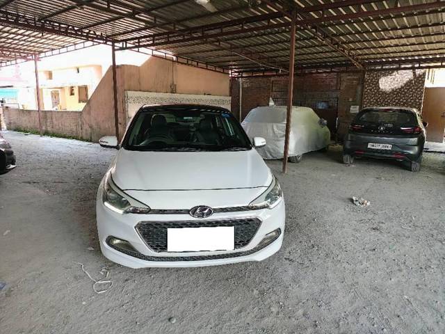 https://images10.gaadi.com/usedcar_image/4565555/original/processed_206968c8-5fd3-43ea-a274-54e20b043173.jpg?imwidth=6402