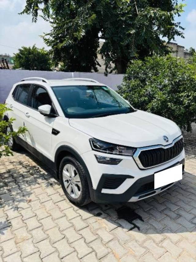 https://images10.gaadi.com/usedcar_image/4565556/original/processed_788bf609-f022-4b5f-b307-27dcf68e28c0.jpeg?imwidth=6400