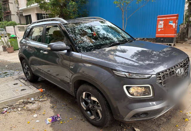 https://images10.gaadi.com/usedcar_image/4565589/original/ba85839b-6fff-4487-ad52-54c0f5dca47b.?imwidth=6401