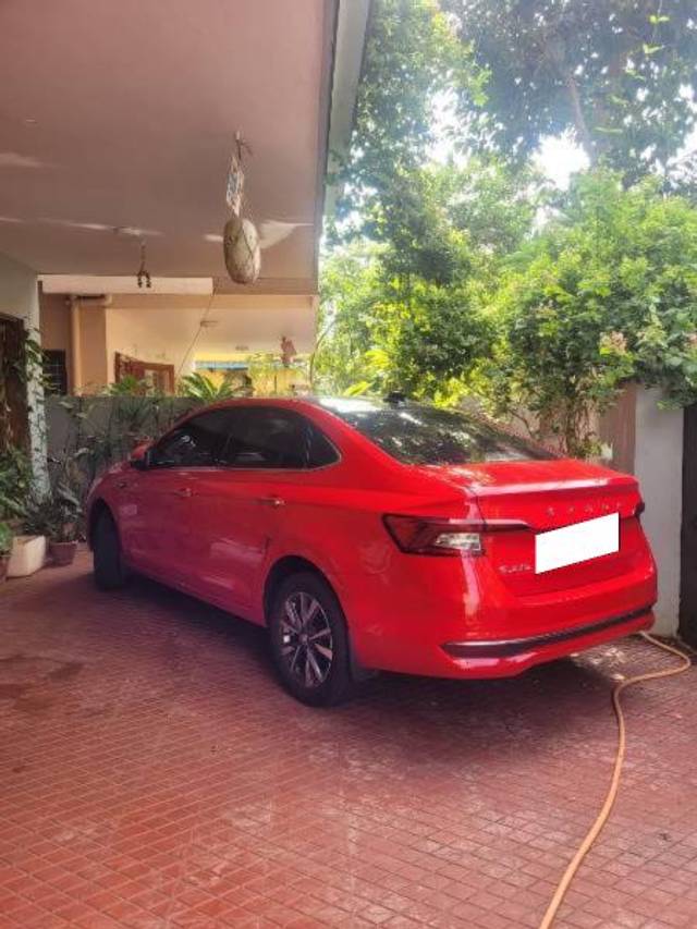 https://images10.gaadi.com/usedcar_image/4565603/original/processed_42ad328a-fa01-4e05-a326-7ab56c9421da.jpg?imwidth=6400