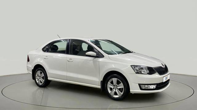 https://images10.gaadi.com/usedcar_image/4565606/original/8325d46c4d74203208408a5c35900010.jpg?imwidth=6400