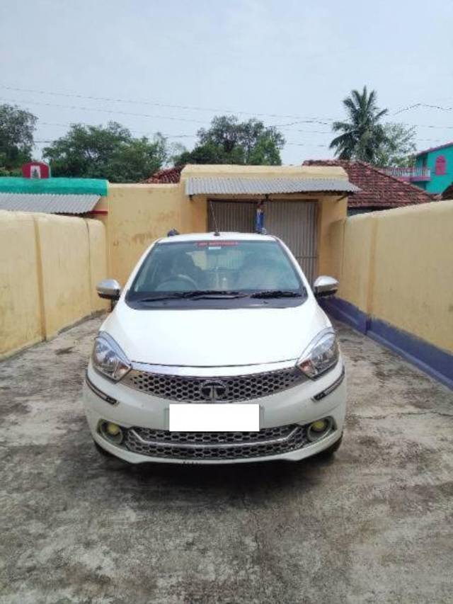 https://images10.gaadi.com/usedcar_image/4565640/original/processed_1d6aa45a-f180-4965-a2b0-0df89a125d3c.jpg?imwidth=6402