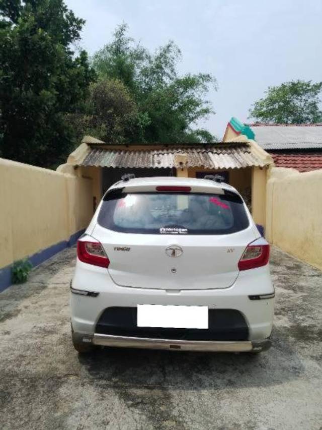https://images10.gaadi.com/usedcar_image/4565640/original/processed_8b689f3a-7047-400e-b58d-80e8fe37de96.jpg?imwidth=6401