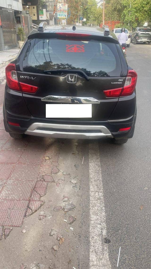 https://images10.gaadi.com/usedcar_image/4565641/original/processed_995ab4d1-33ab-49f2-8011-fce9852b2288.jpg?imwidth=6400