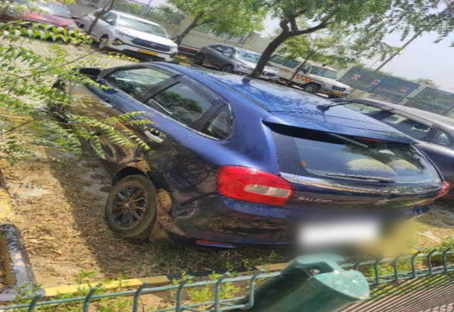 https://images10.gaadi.com/usedcar_image/4565671/original/6ccef405-7aae-4f5b-8883-1ad3b87fdd3c.?imwidth=6401