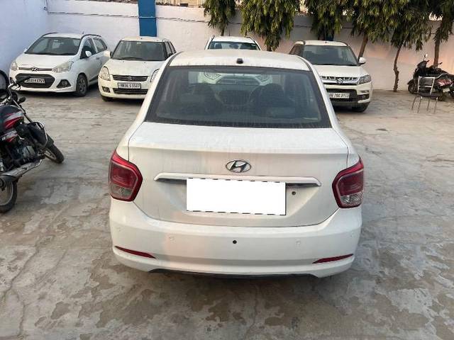 https://images10.gaadi.com/usedcar_image/4565723/original/processed_c1c851b6-518c-4666-a10a-168fbefde5ce.jpeg?imwidth=6402
