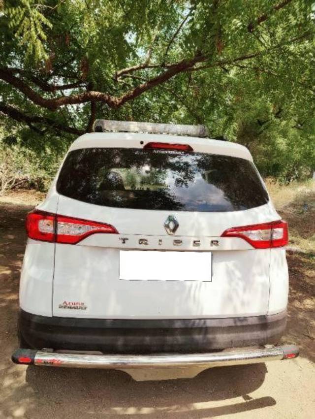 https://images10.gaadi.com/usedcar_image/4565772/original/processed_9e62b69a-974e-4f54-b4a6-2e5866293807.jpg?imwidth=6402