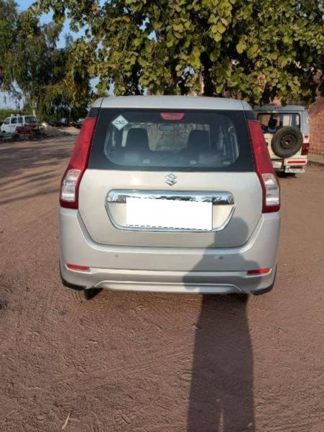https://images10.gaadi.com/usedcar_image/4565808/original/processed_a480b452-6ba3-4935-bd45-dca1698384ec.jpg?imwidth=6401