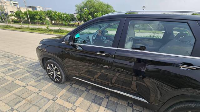 https://images10.gaadi.com/usedcar_image/4565809/original/processed_ca5475a7-7548-4ba9-9d31-20d0f784429d.jpg?imwidth=6402