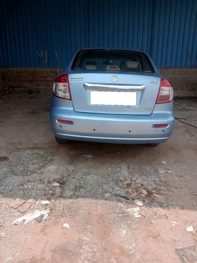 https://images10.gaadi.com/usedcar_image/4565910/original/processed_4f2204d2f93716311172ea46f5de967a.jpg?imwidth=6402