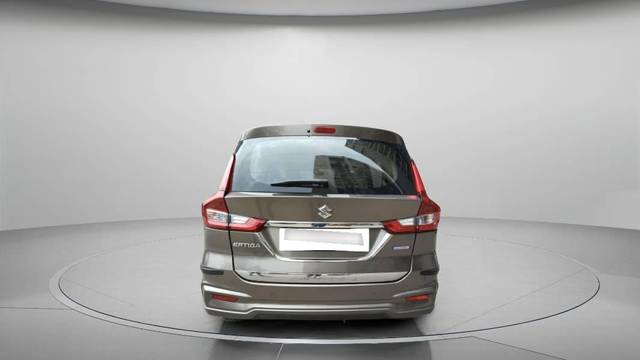 https://images10.gaadi.com/usedcar_image/4565940/original/processed_54020868-664c-424b-a2a1-16d25f15693e.jpg?imwidth=6401