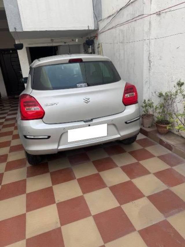 https://images10.gaadi.com/usedcar_image/4565945/original/processed_2de0b423-1f75-473f-b47e-d69b29cbdbf4.jpeg?imwidth=6401